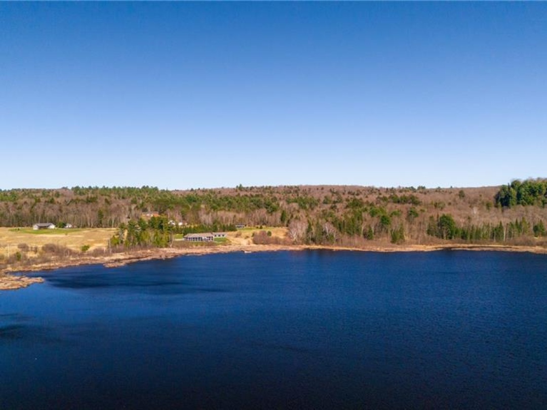 427 West Browns Road, Weeduck Lake