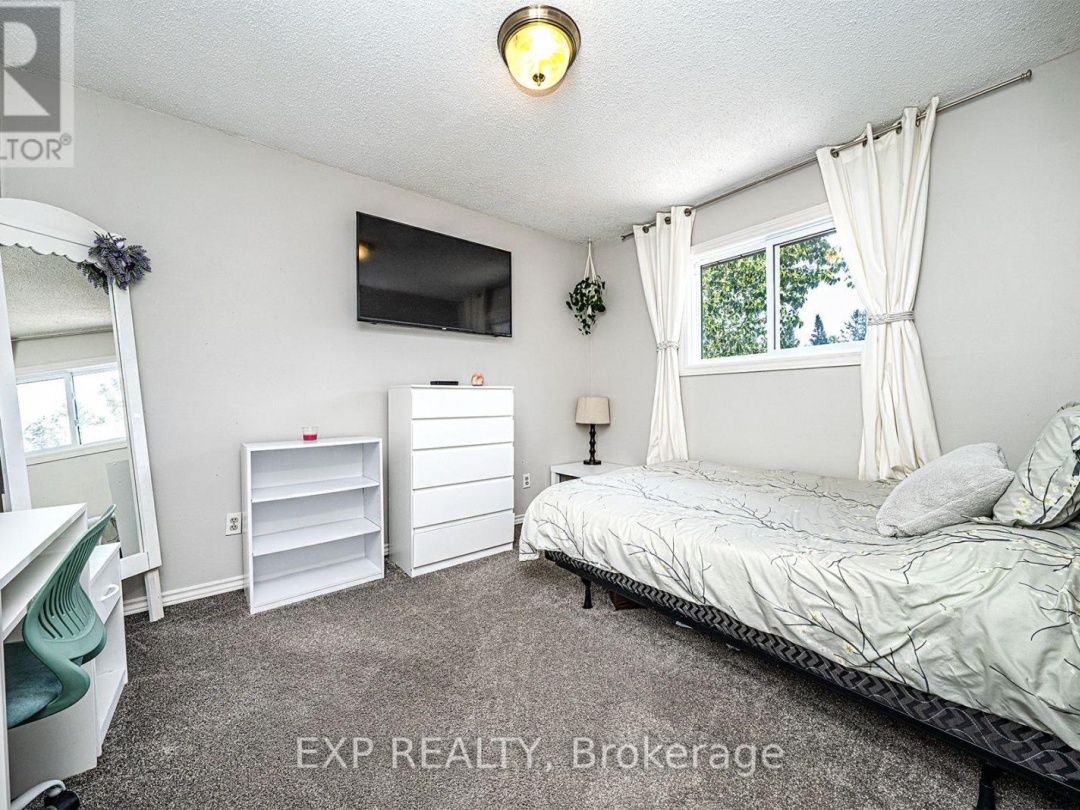 8 PINEWOOD BOULEVARD, 