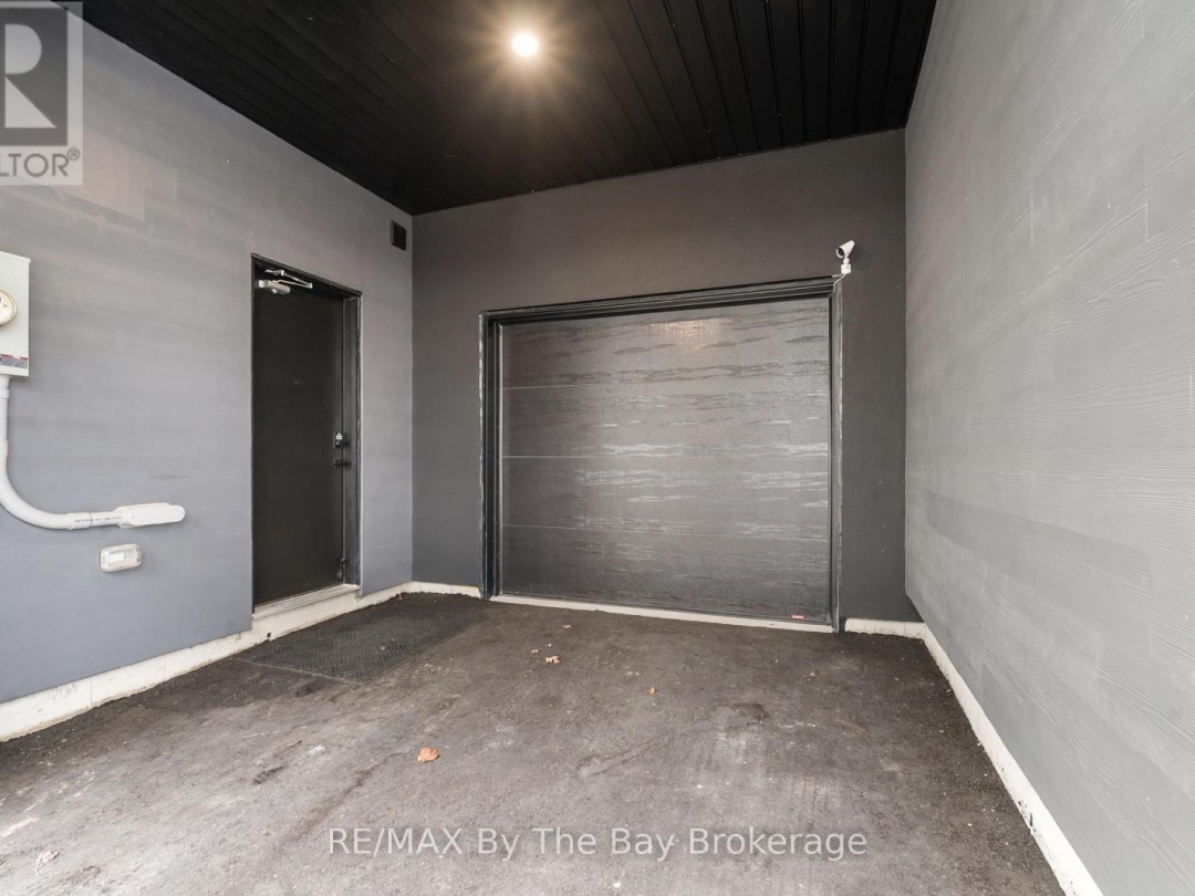 8 BRU LOR LANE, Lake Simcoe