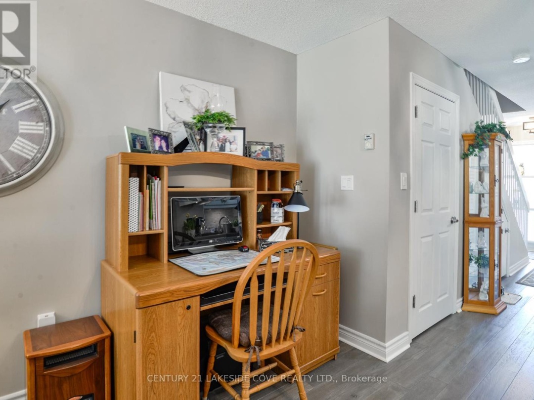 UNIT 4 - 4 PARADISE BOULEVARD, Lake Simcoe