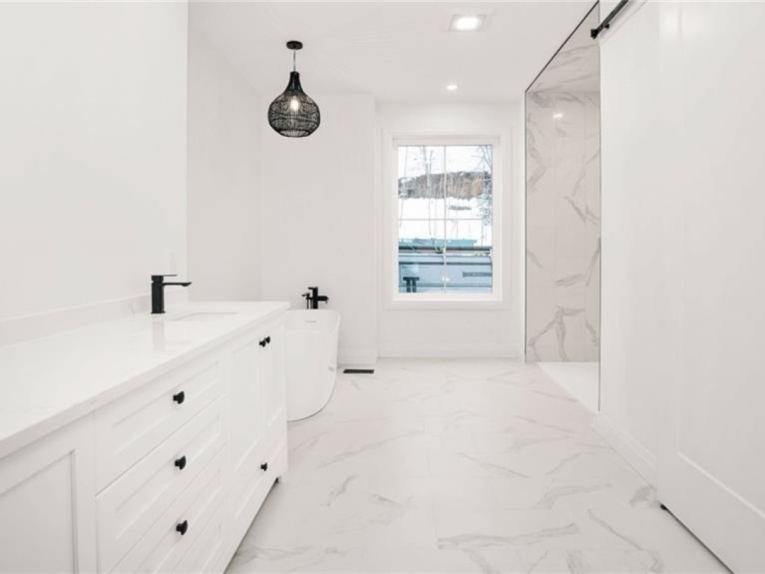 31 GLEN EAGLE Court, 