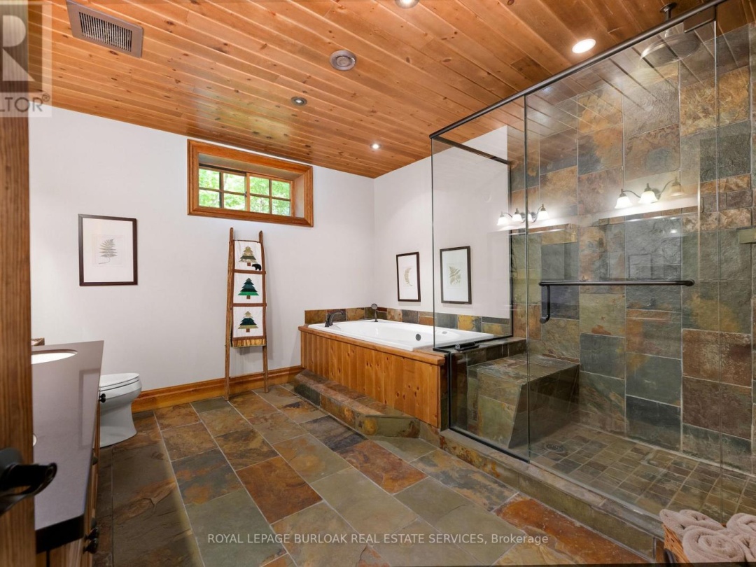 990 HASKETT'S DRIVE, Six Mile Lake