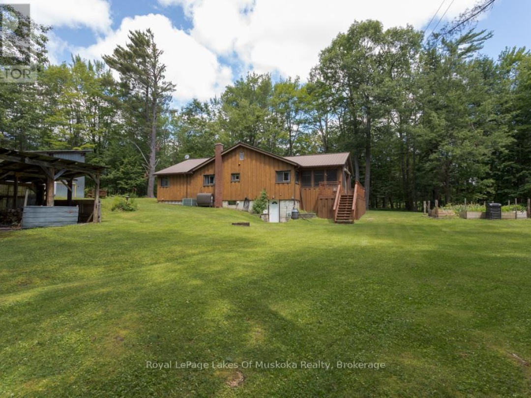 10 MUSKOKA PINES ROAD, 