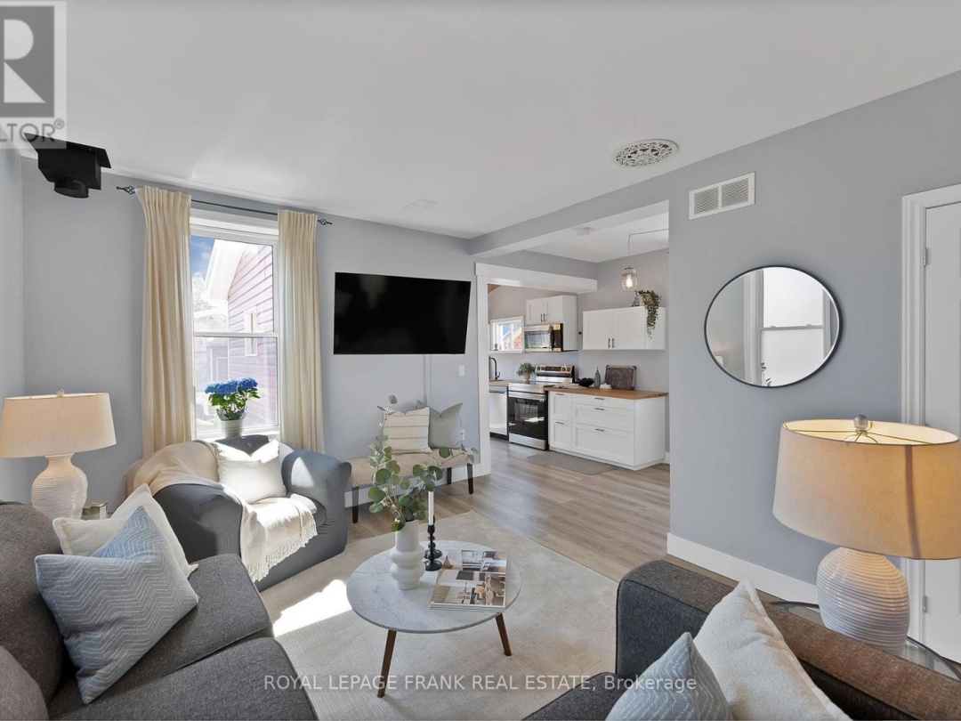 916 HIGHWAY 7, Kawartha Lakes (Oakwood)