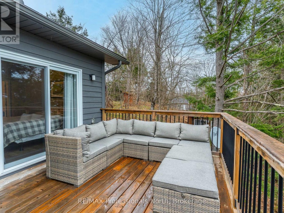 5997 KENNISIS LAKE ROAD, Kennisis Lake