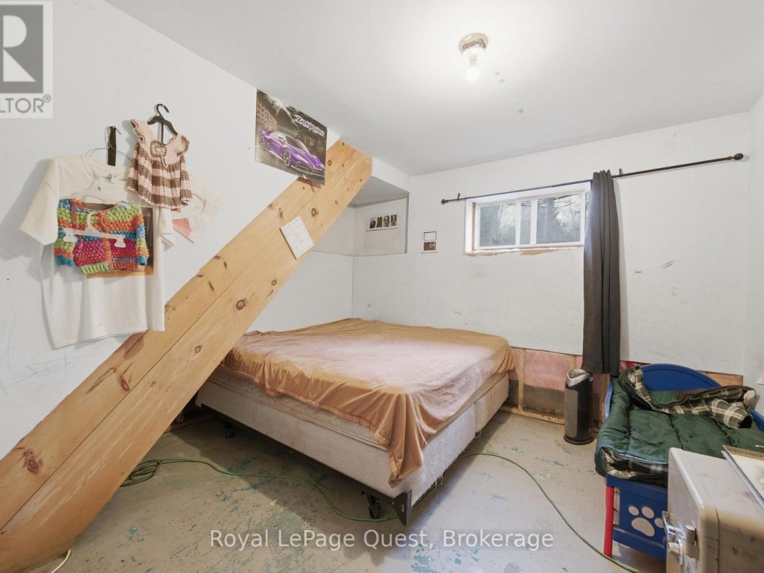 7476 ASH CRESCENT, Black River