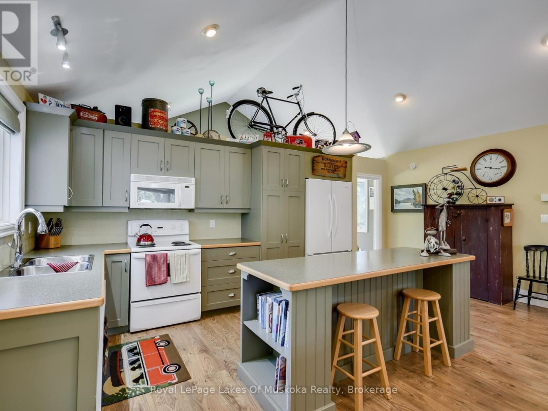 230 ECCLESTONE DRIVE, Bracebridge (Macaulay)