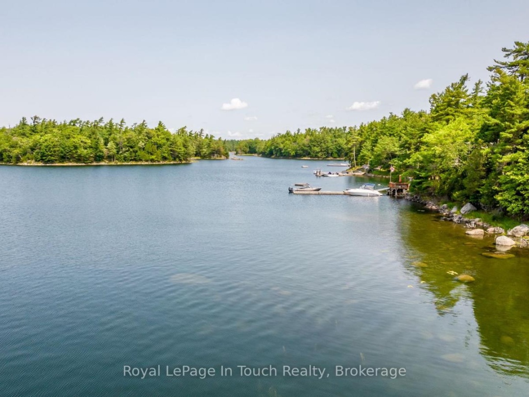 B207-7 WAHSOUNE ISLAND, Georgian Bay