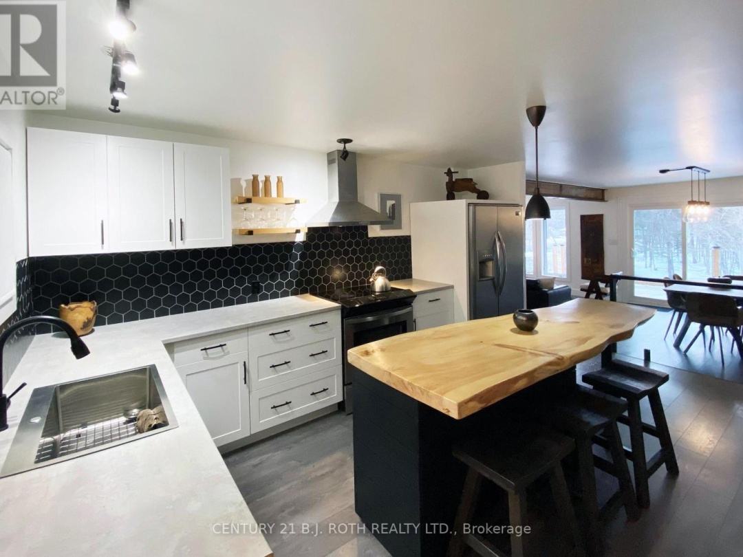 8101 KINGS RIVER ROAD, Black River