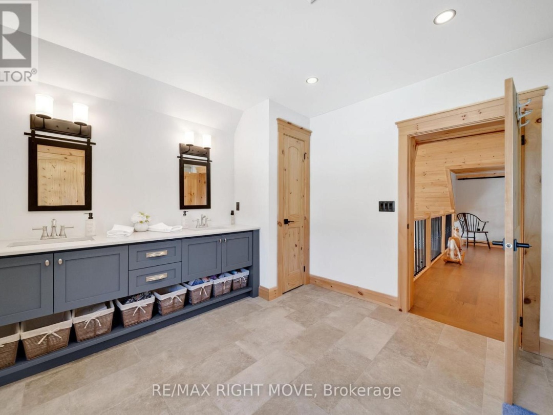 1935 MCLEOD DRIVE, Severn River