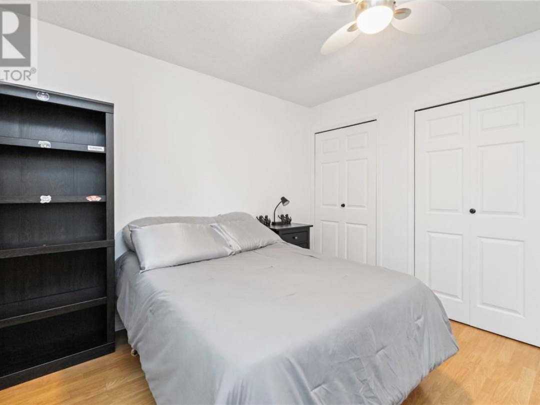 5 Hillcrest Avenue, 