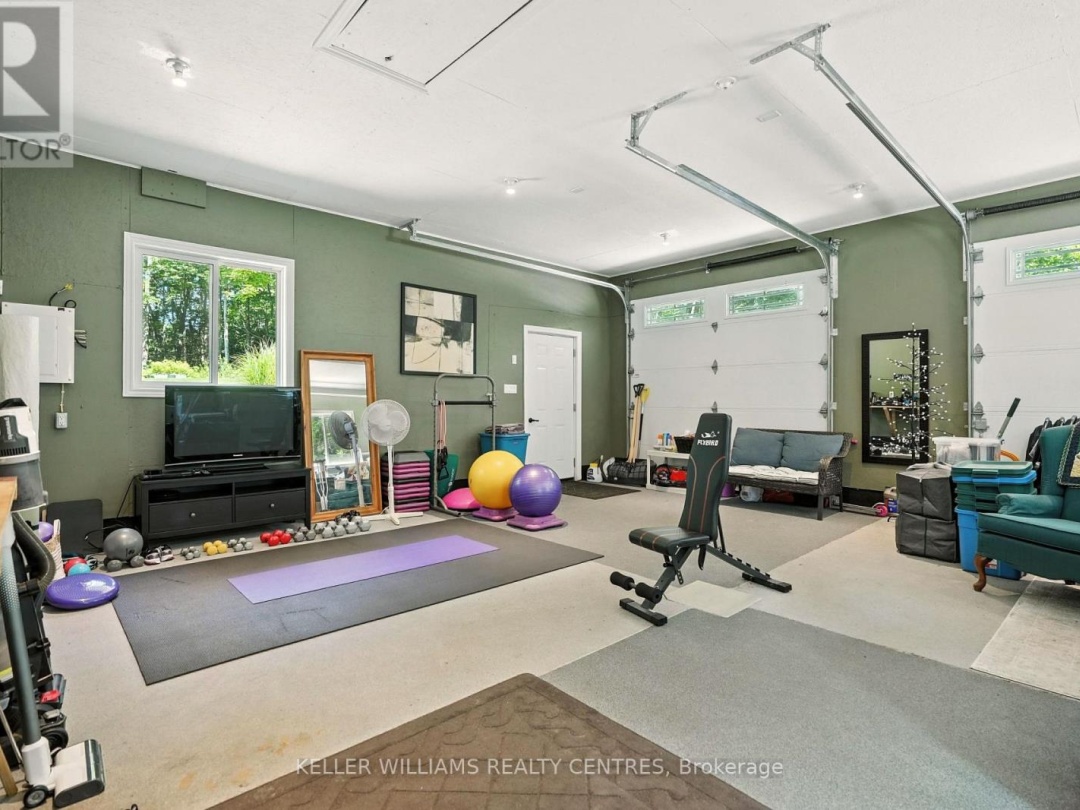 96 LINDGREN ROAD E, 