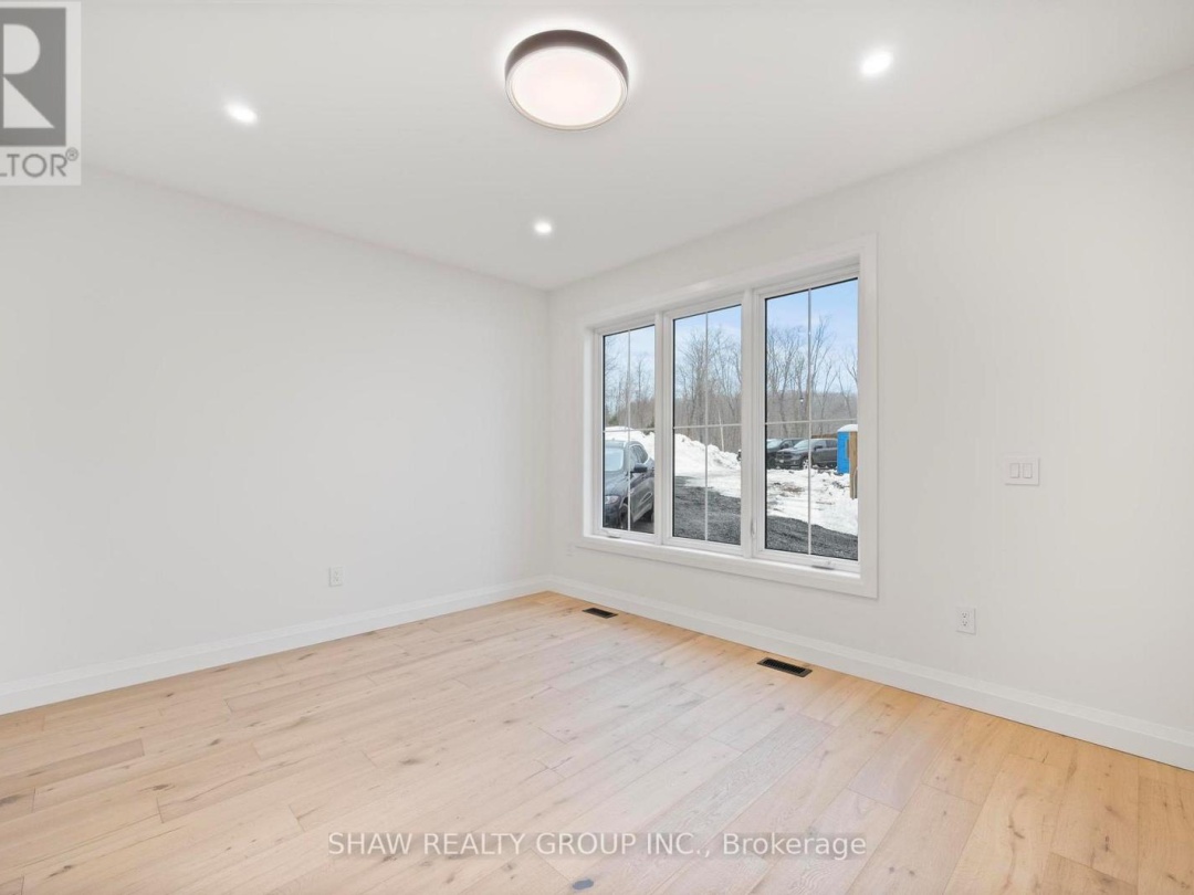 33 GLEN EAGLE COURT, 