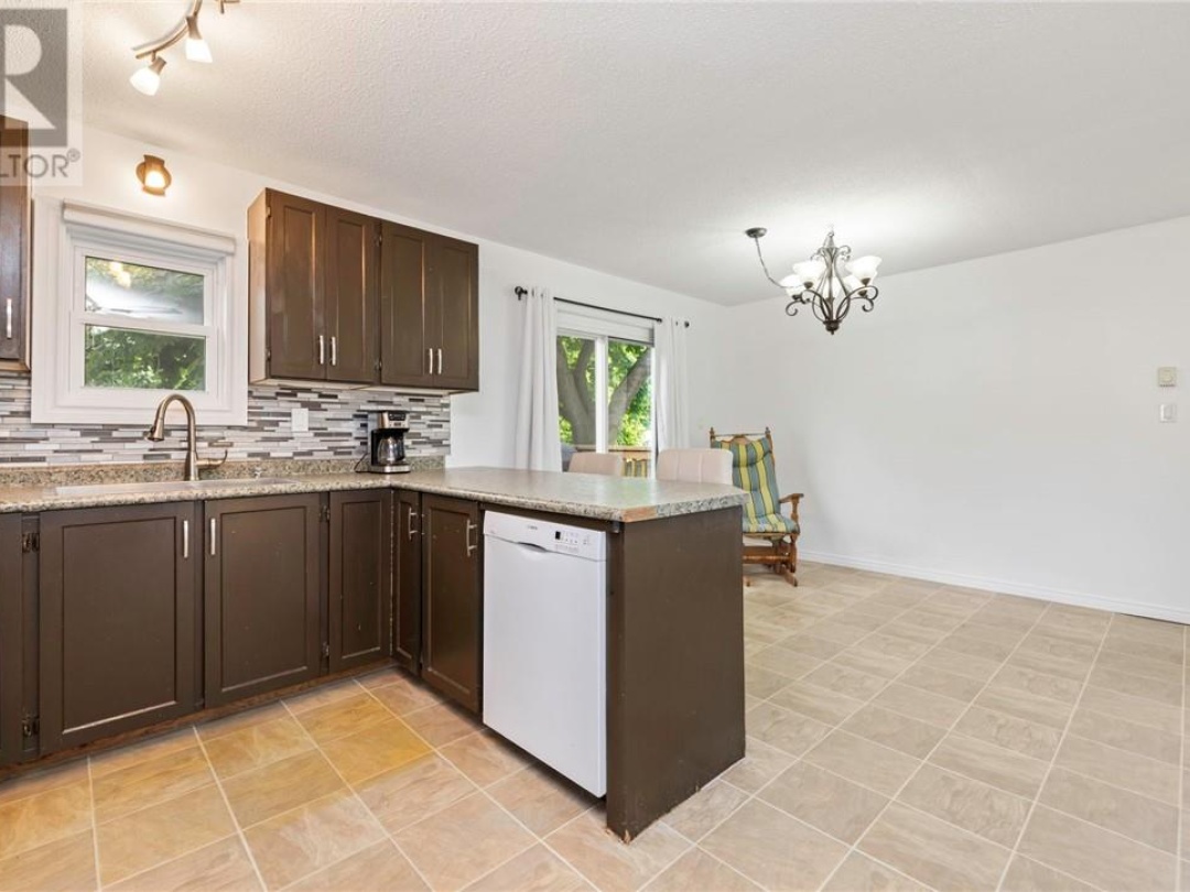 5 Hillcrest Avenue, 