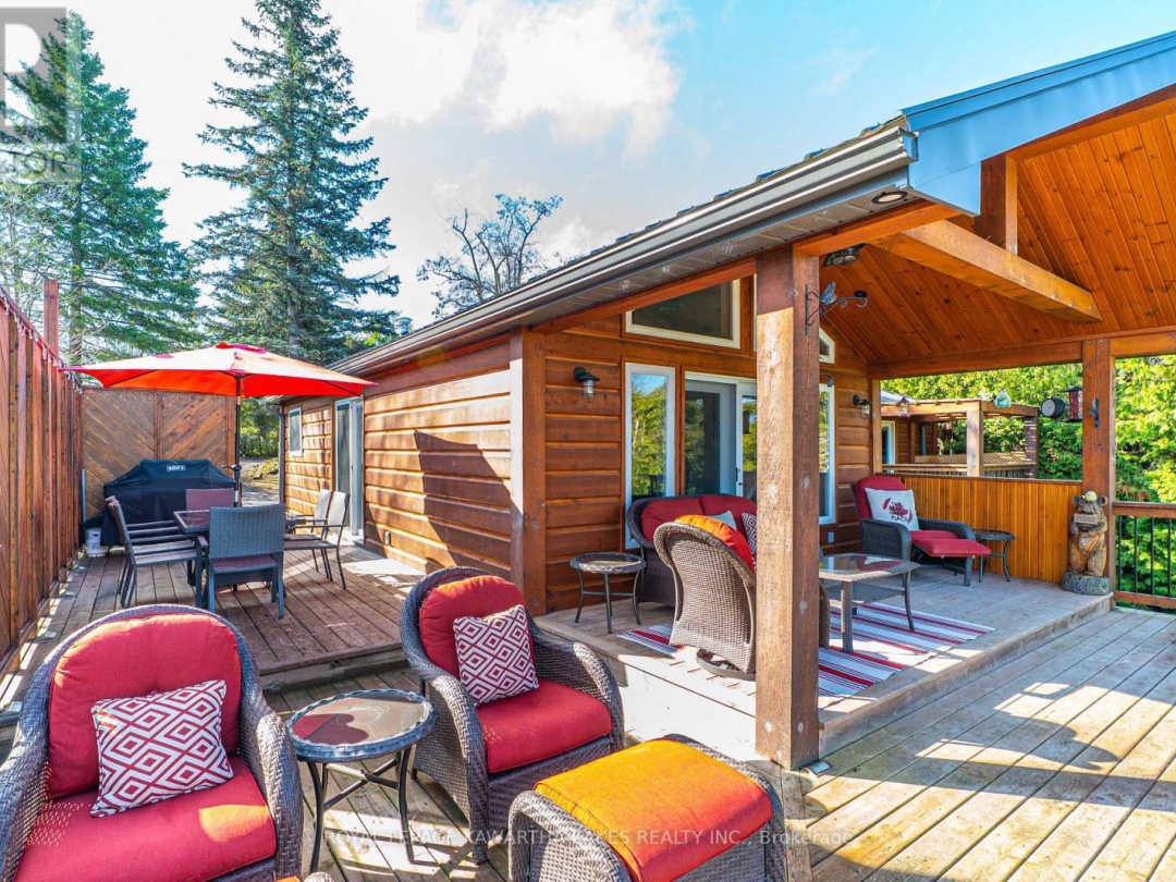 63 ROBINSON AVENUE, Mitchell Lake