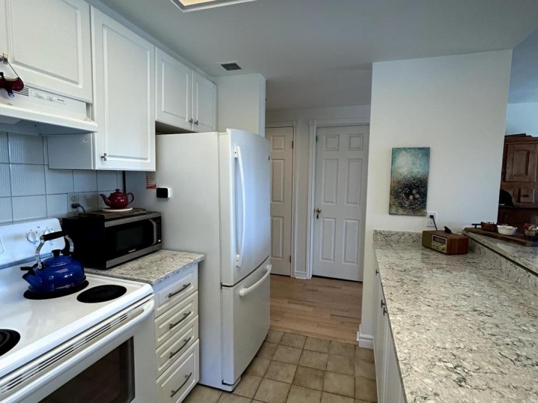 5 - 3421 GRANDVIEW FOREST DRIVE, 