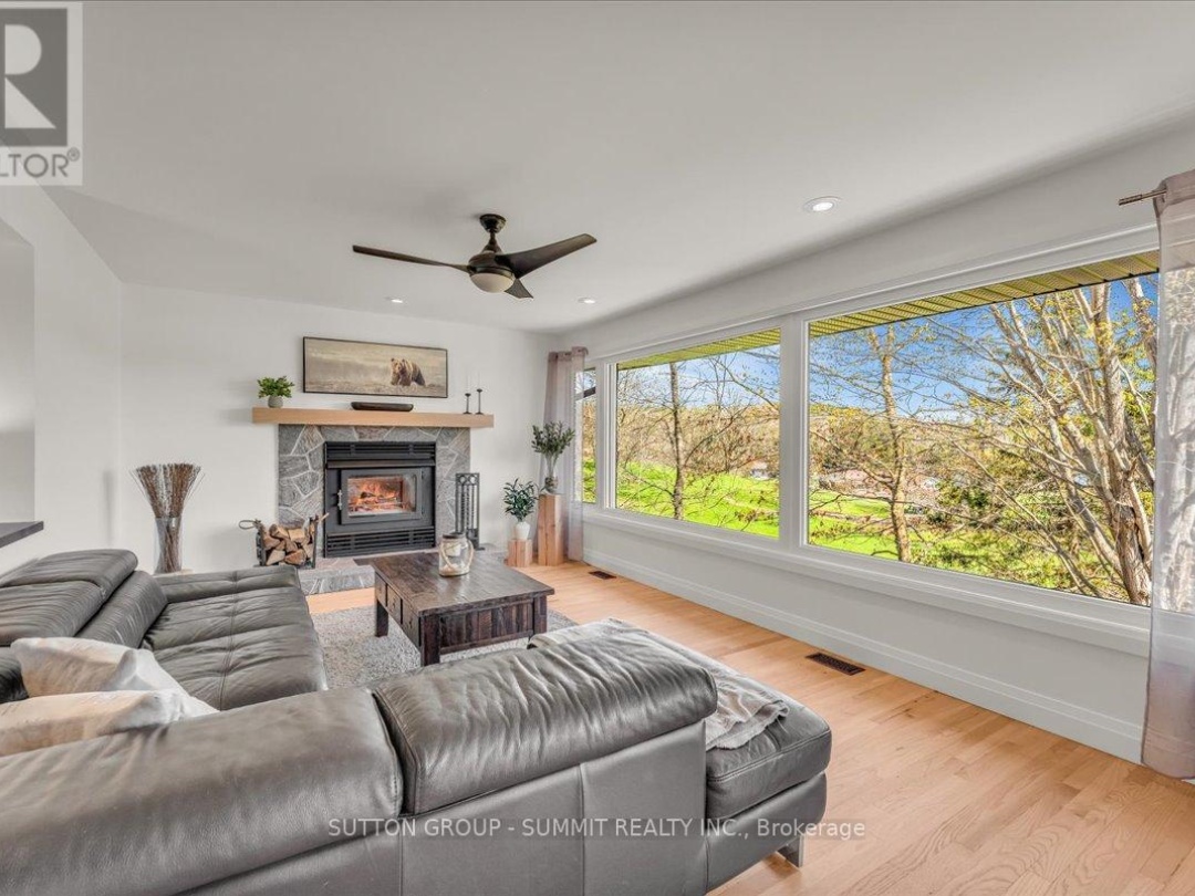 1 WINDY LANE, Portage Lake