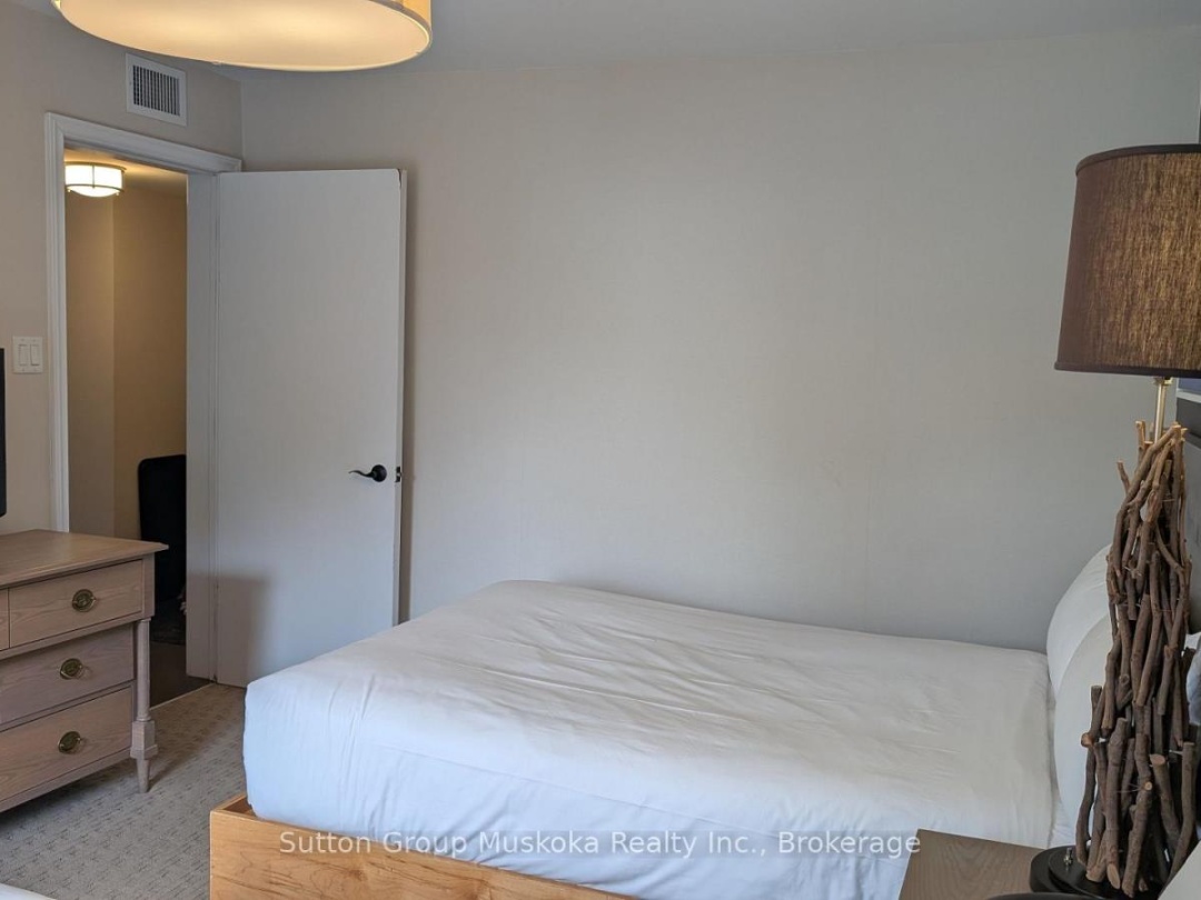 52-207 - 1235 DEERHURST DRIVE, Peninsula Lake