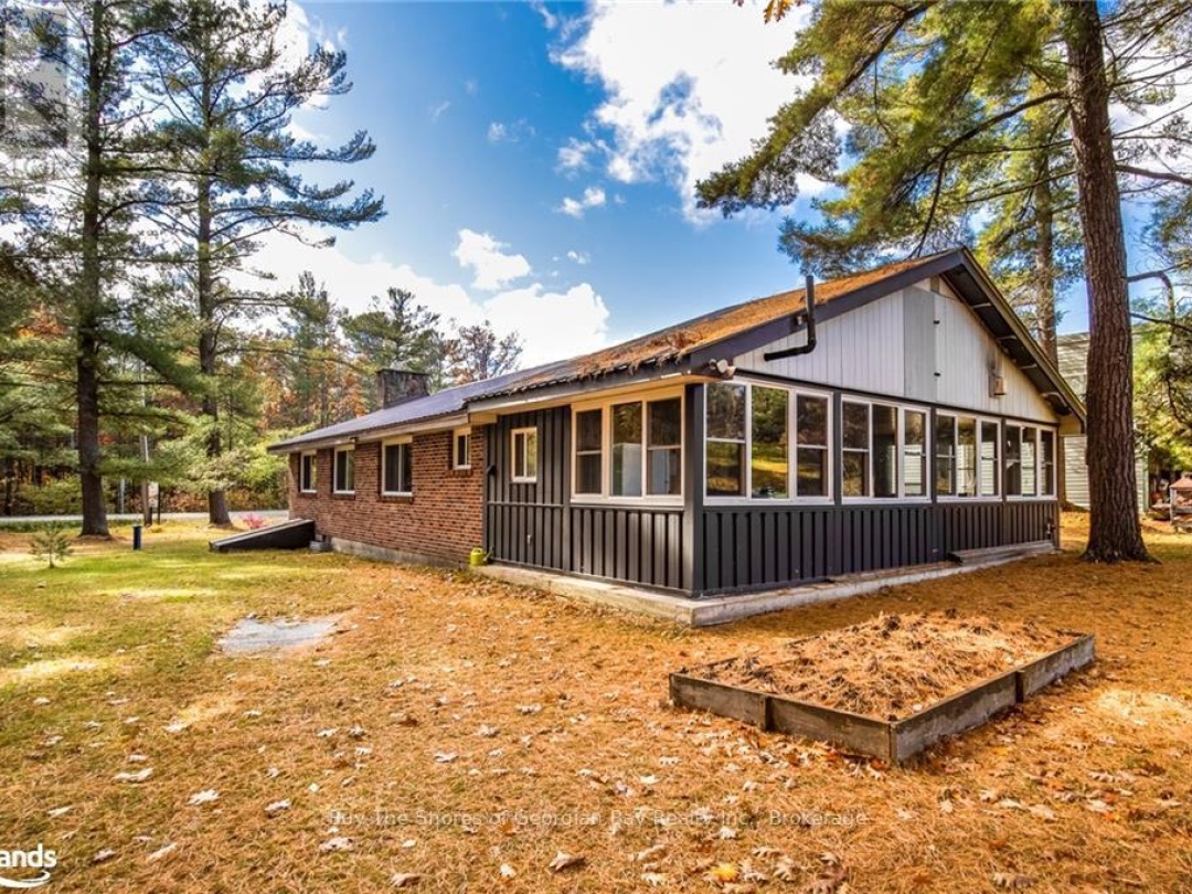2512 HONEY HARBOUR ROAD, 