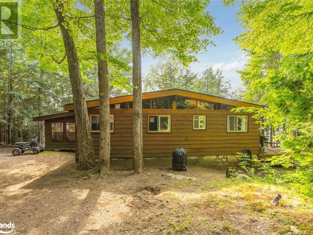 4833 Kennisis Lake Road, Kennisis Lake