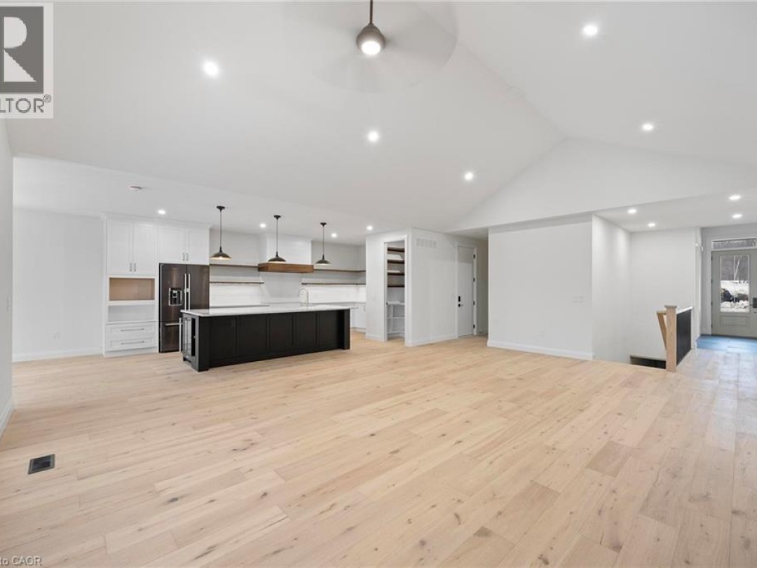 33 GLEN EAGLE Court, 