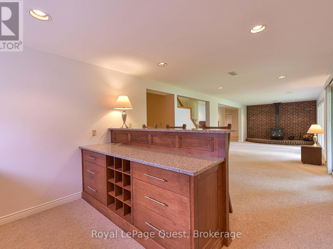 27 HEYDEN AVENUE, Lake Simcoe