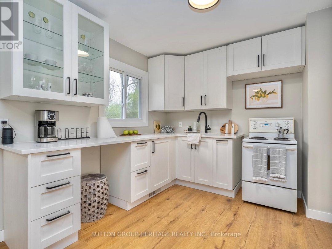 11 SWISS CRESCENT S, Pigeon Lake