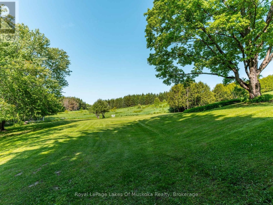 229 FRASERBURG ROAD, Bracebridge (Macaulay)