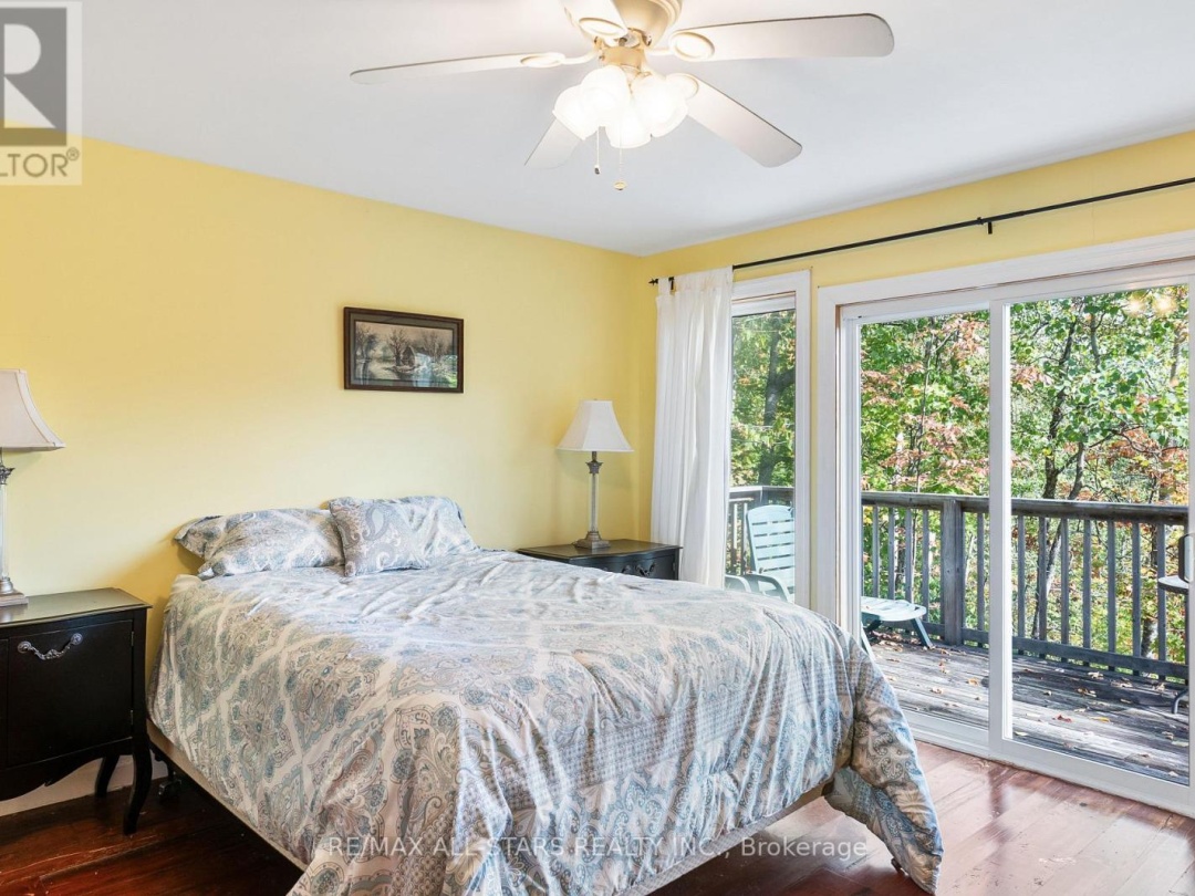1142 ENGLISH CIRCLE, 