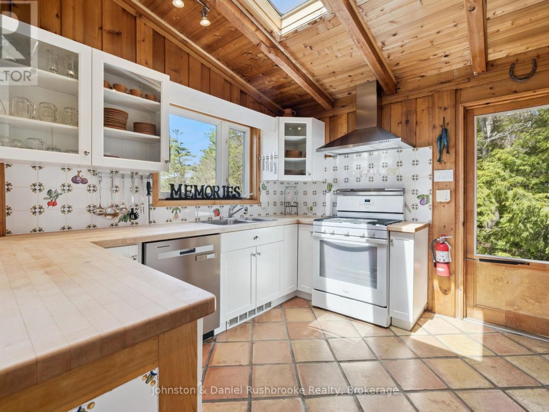 1052 NORTH SUNSET BAY ROAD, Lake Muskoka