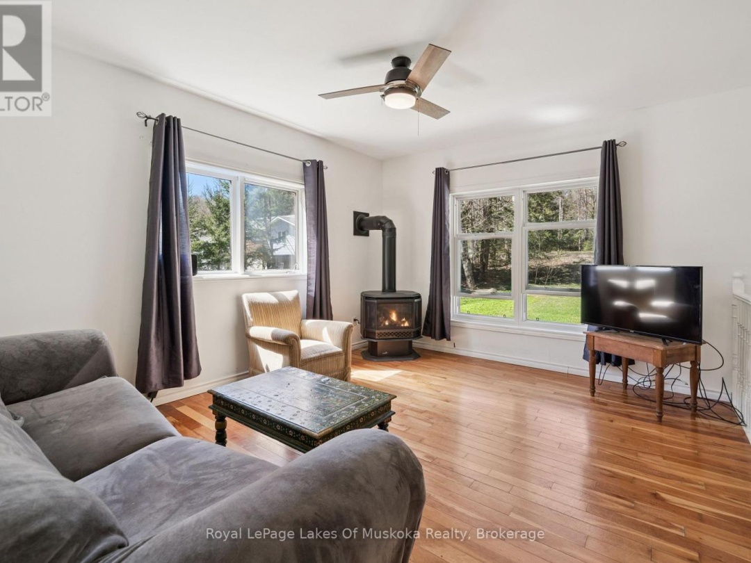 1052 OLD FALKENBURG ROAD, Bracebridge (Macaulay)