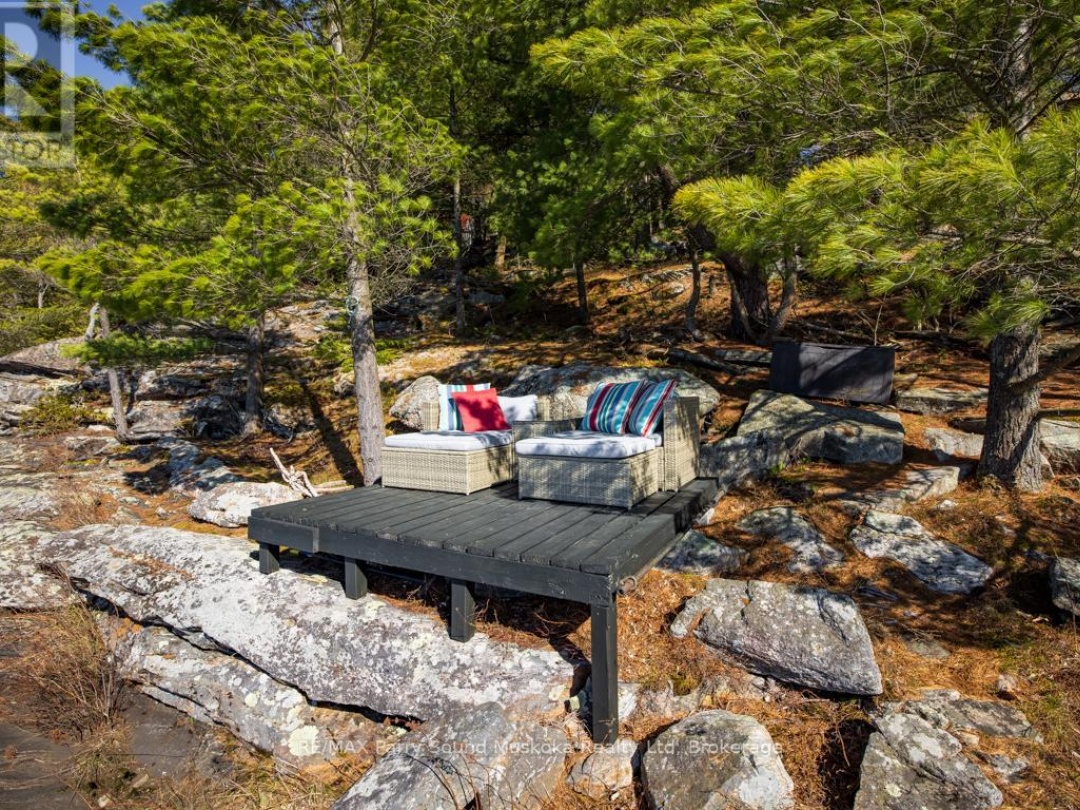 1201 GEEWADIN ROAD, Georgian Bay