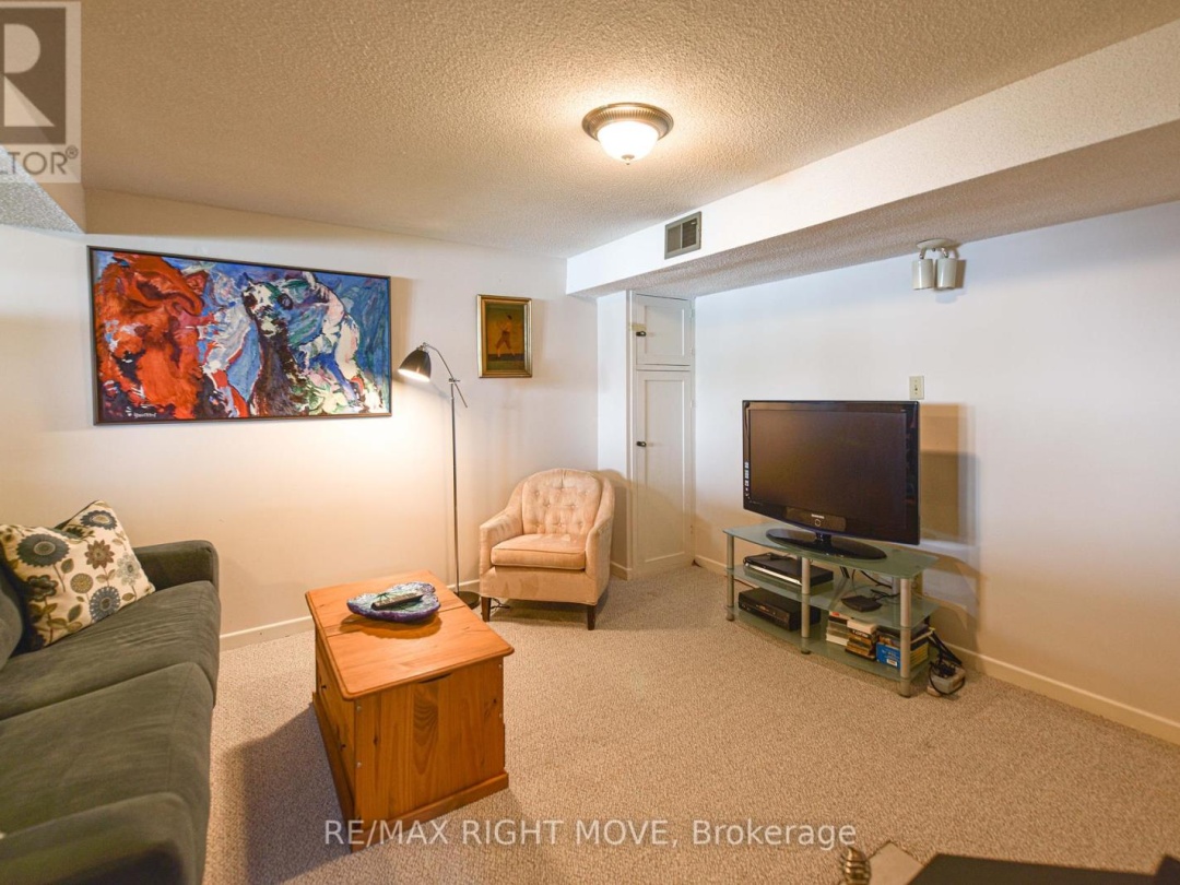 905 WOODLAND DRIVE, 