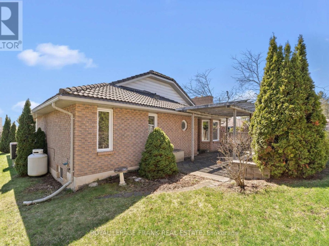 2 HILLVIEW DRIVE, Kawartha Lakes (Bobcaygeon)