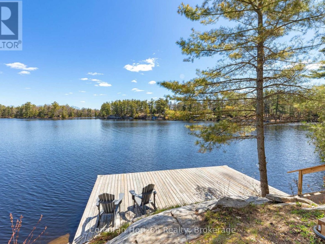 462 ISLAND 90 ISLAND, Six Mile Lake