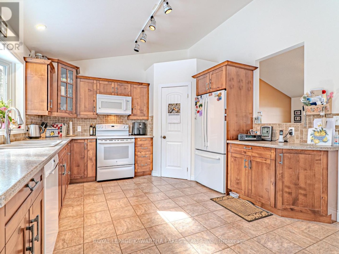 914 COUNTY RD 49, Trent Lakes