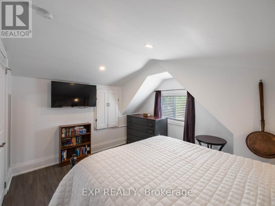 370 HOMEWOOD AVENUE, 