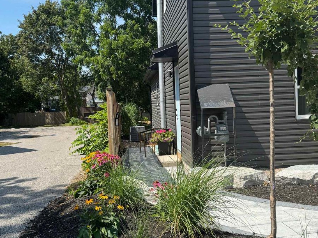 274 MISSISSAGA STREET W, 