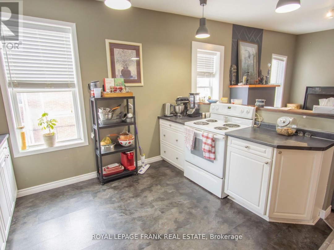 49 MAIN STREET, Kawartha Lakes (Bobcaygeon)