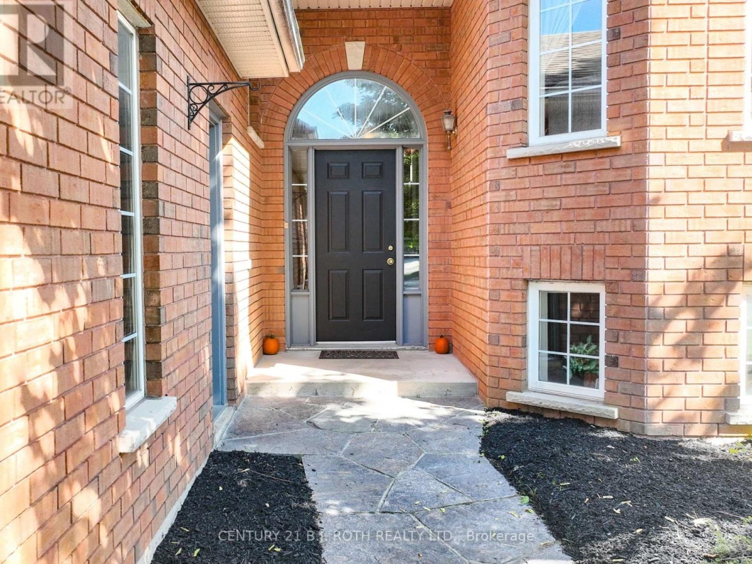 271 Collegiate Drive, Orillia