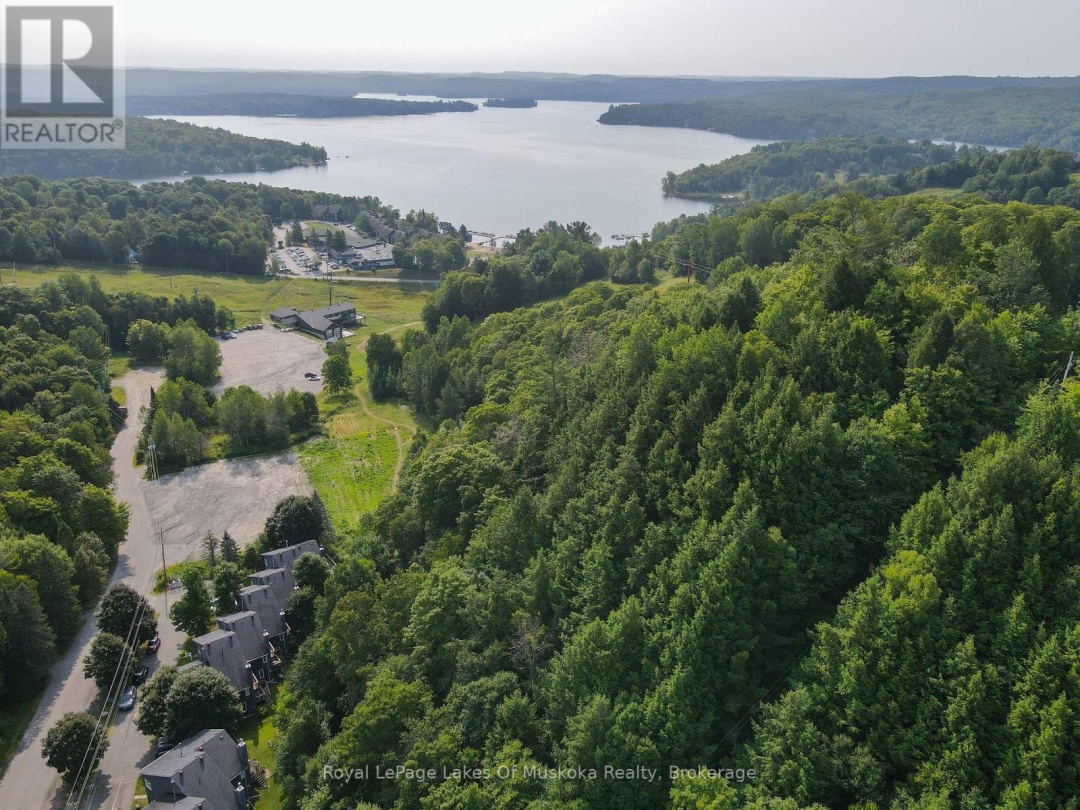 8 - 1561 HIDDEN VALLEY ROAD, 