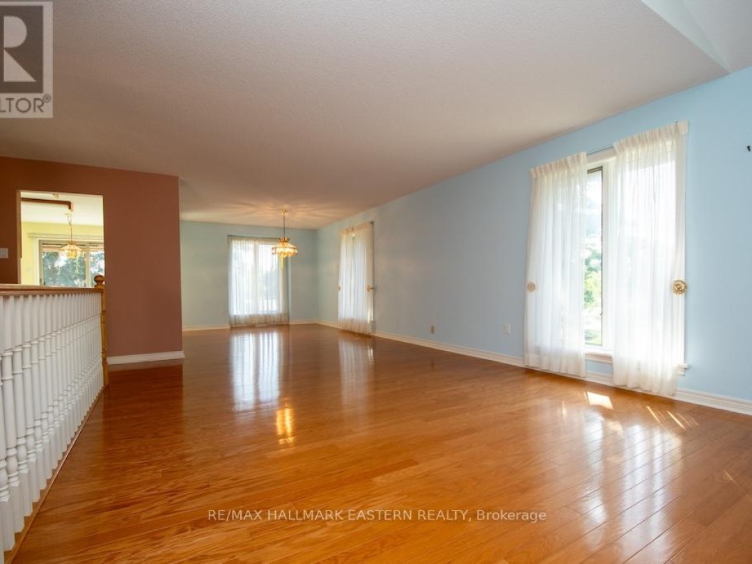 2 HUNTINGWOOD CRESCENT, 