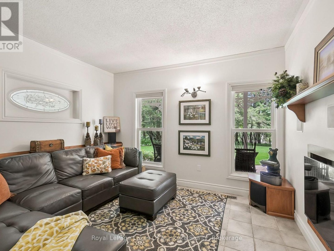 103 SOUTHBANK DRIVE, Muskoka River