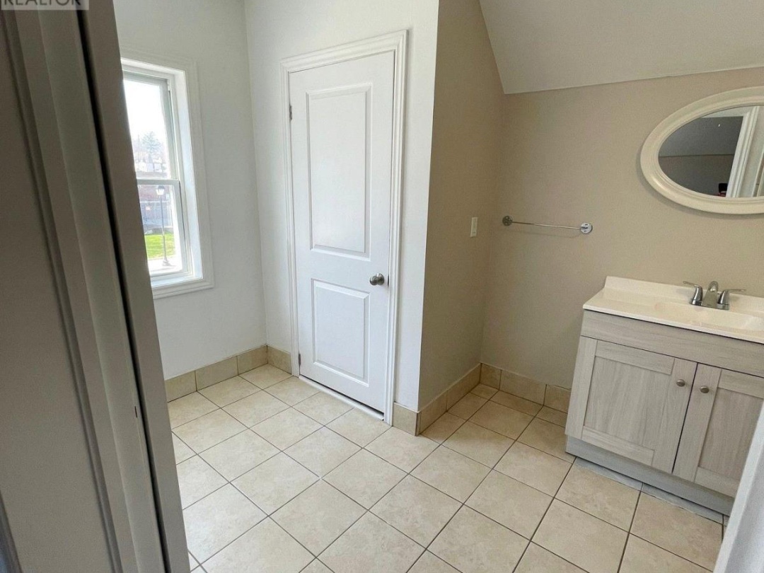 143 COLBORNE STREET W, Orillia