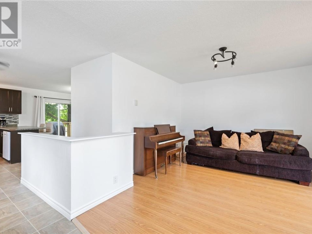 5 Hillcrest Avenue, 