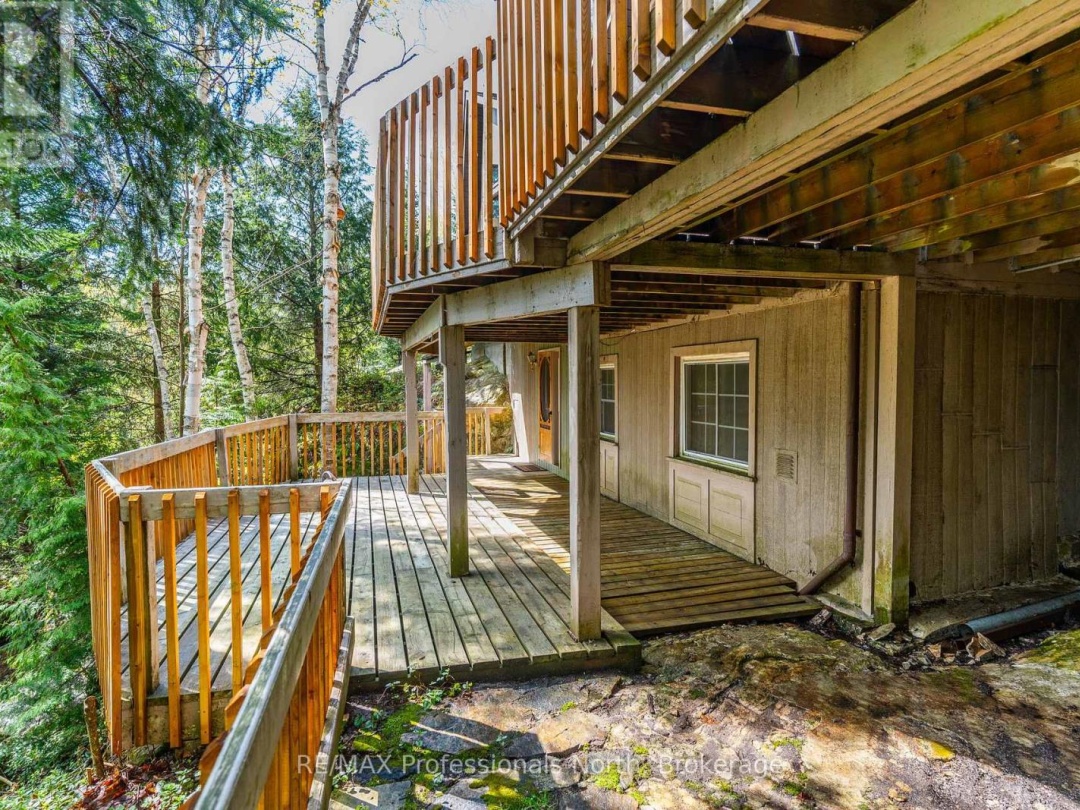 6213 KENNISIS LAKE ROAD, Kennisis Lake