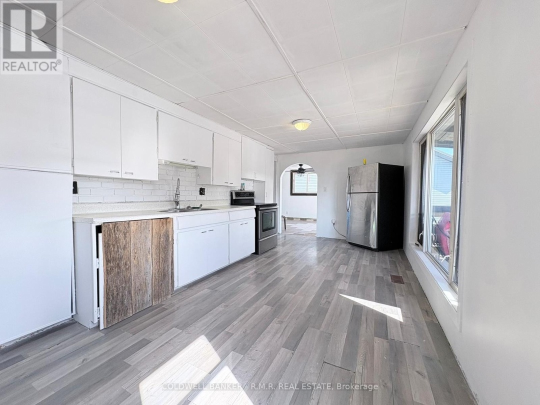 268 MCGUIRE BEACH ROAD, Canal Lake