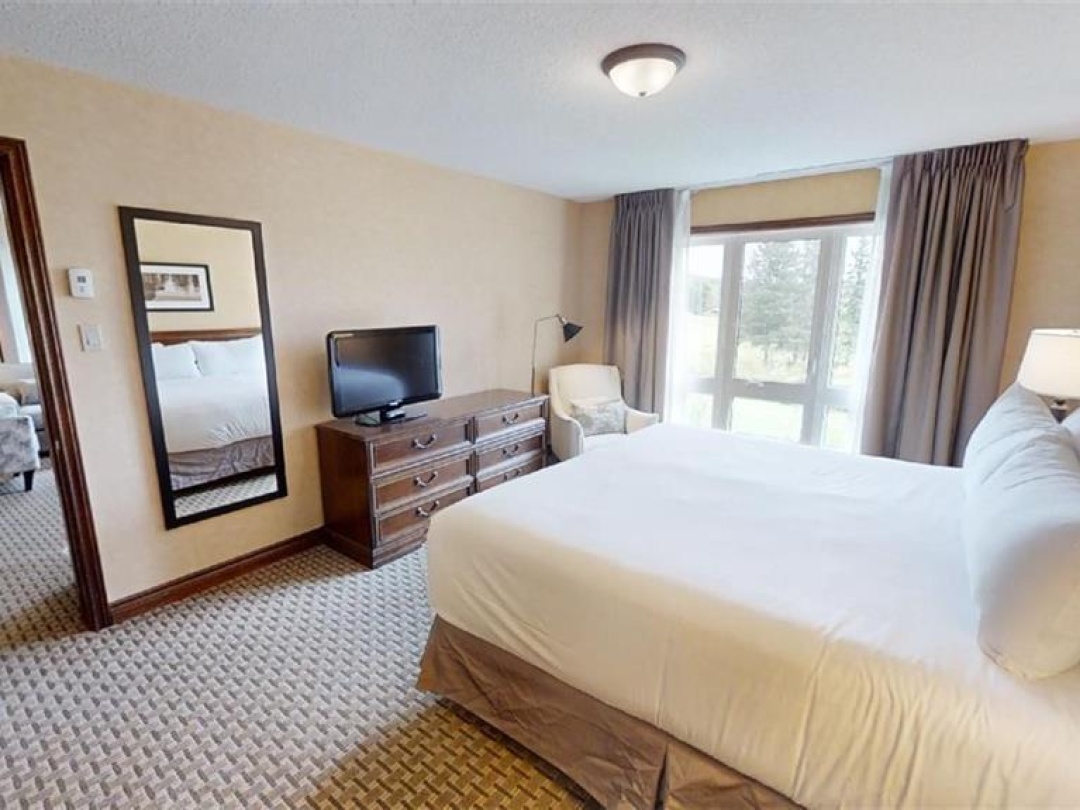 1235 Deerhurst Greens Drive Unit# 31 101, Peninsula Lake