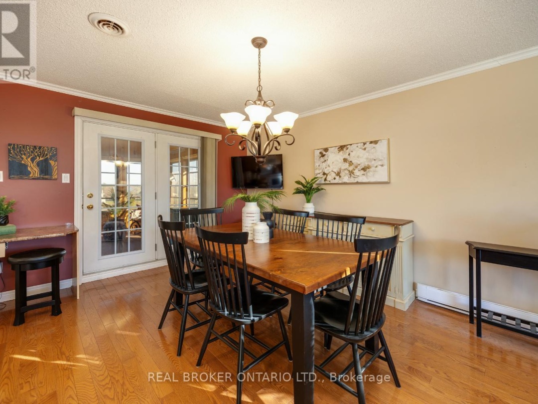 307 THE CAPTAIN'S CORNER, 