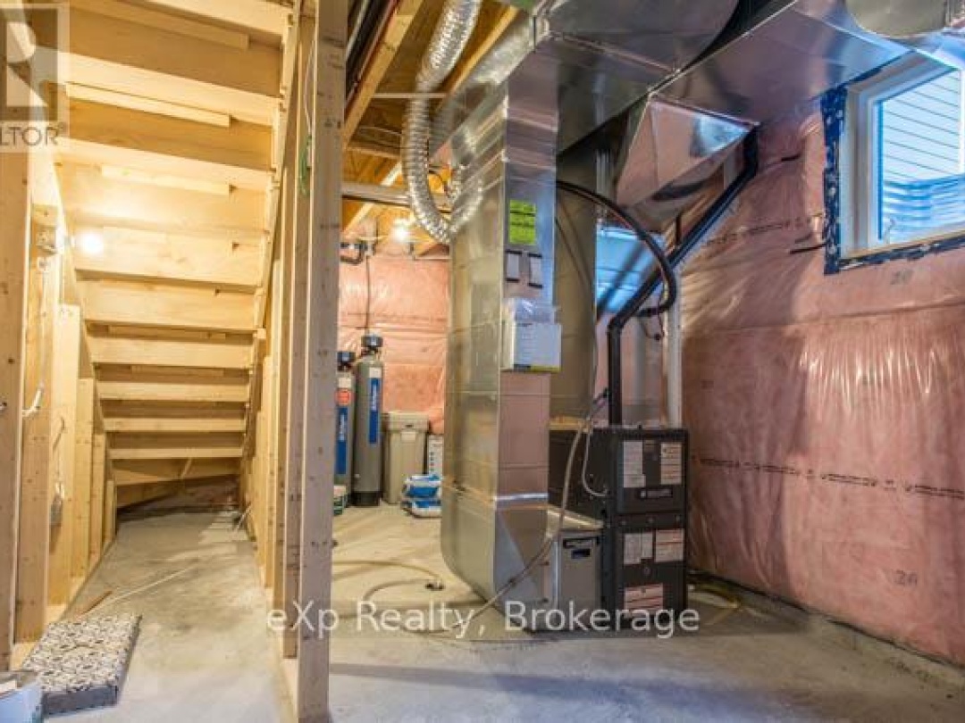 40 - 1052 GREENSVIEW DRIVE, 